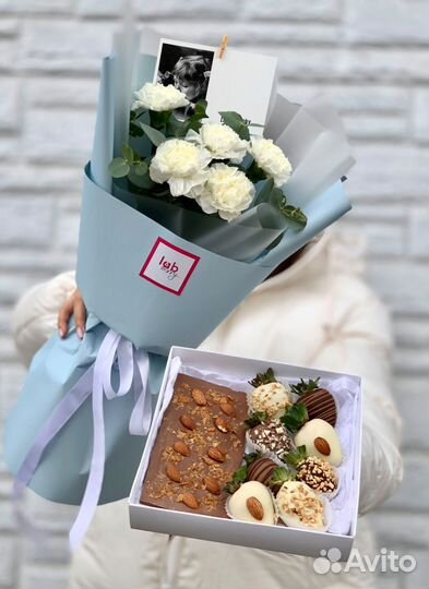 Комбо клубника в шоколаде + цветы