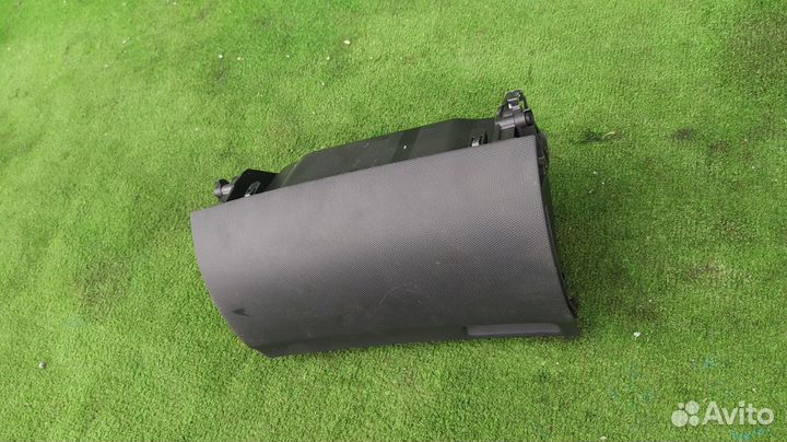 Бардачок Toyota Wish ZNE10 1zzfe 2009