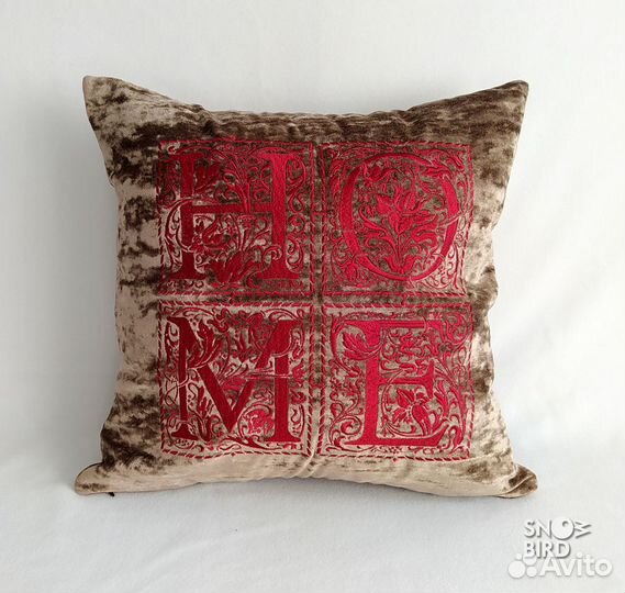 Декоративные чехлы на подушки с вышивкой