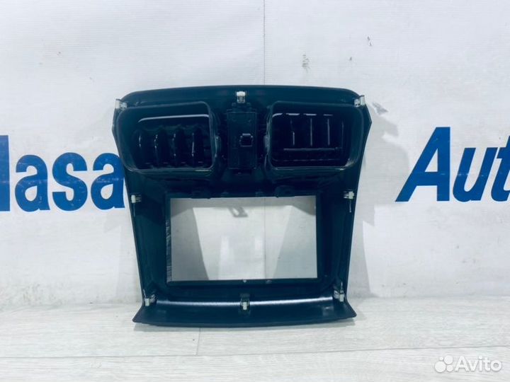 Рамка магнитолы Renault Logan 2 седан K4M 2014