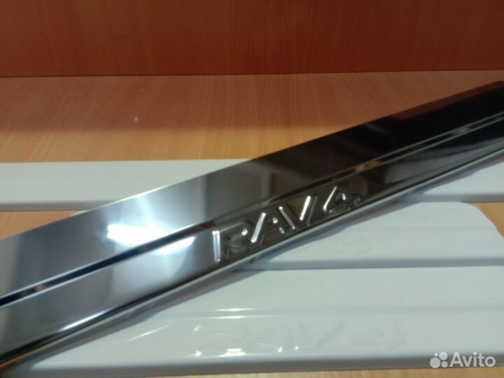 Накладки на пороги Toyota RAV-4 (XA40) (нержав-ка)