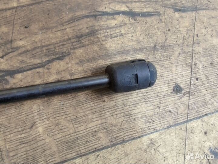 Амортизатор двери багажника Renault Logan 1