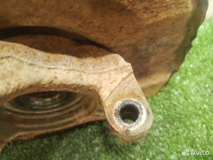 Кулак поворотный передний правый Mitsubishi Lancer