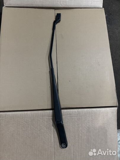 Поводок стеклоочистителя правый skoda superb 2