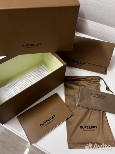 Новые солнцезащитные очки Burberry