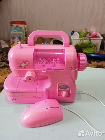 Детская игрушка - швейная машинка