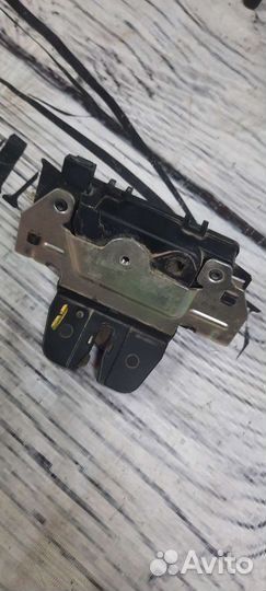 Замок двери крышки багажника Opel Astra H