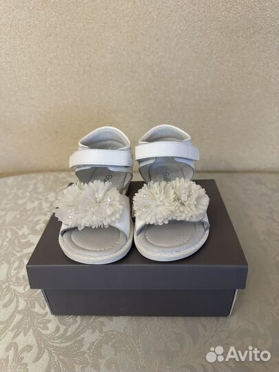 Босоножки для девочки Gulliver 29 размер, новые