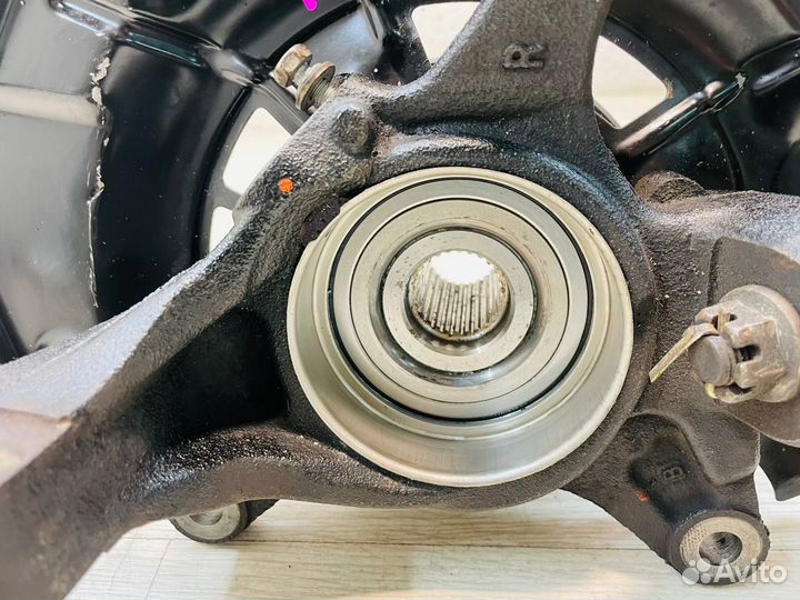 Кулак поворотный передний правый Toyota Camry 40