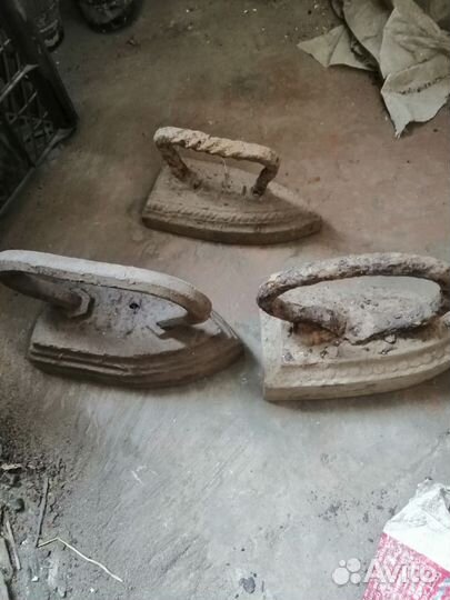 Утюг чугунный старинный, один на углях и топор