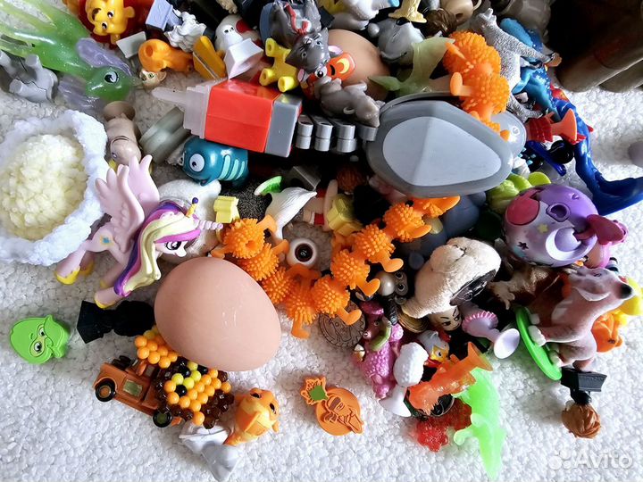 Мелкие игрушки пакетом от kinder