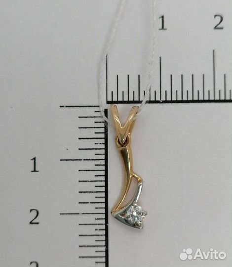 Золотая подвеска с бриллиантом
