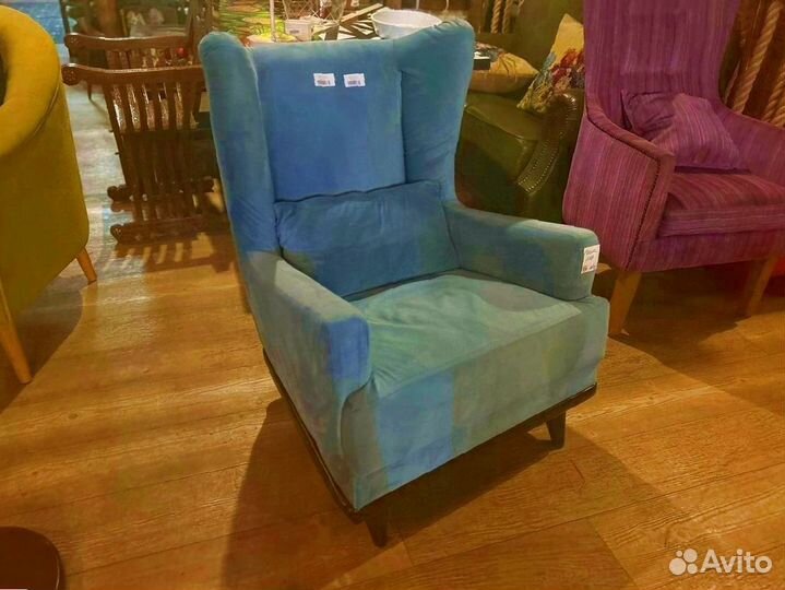 Кресло голубое из велюра