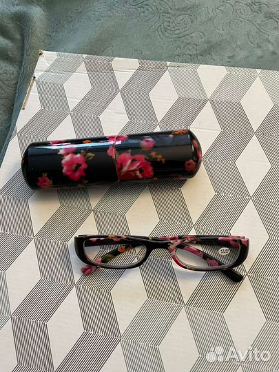 Очки с диоптриями +3 с чехлом