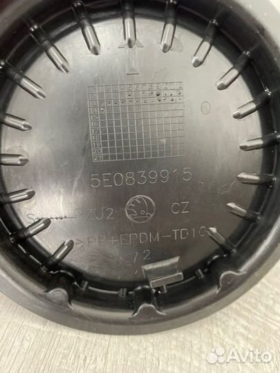 Заглушка двери задняя Skoda Octavia A7 1.2 cjza