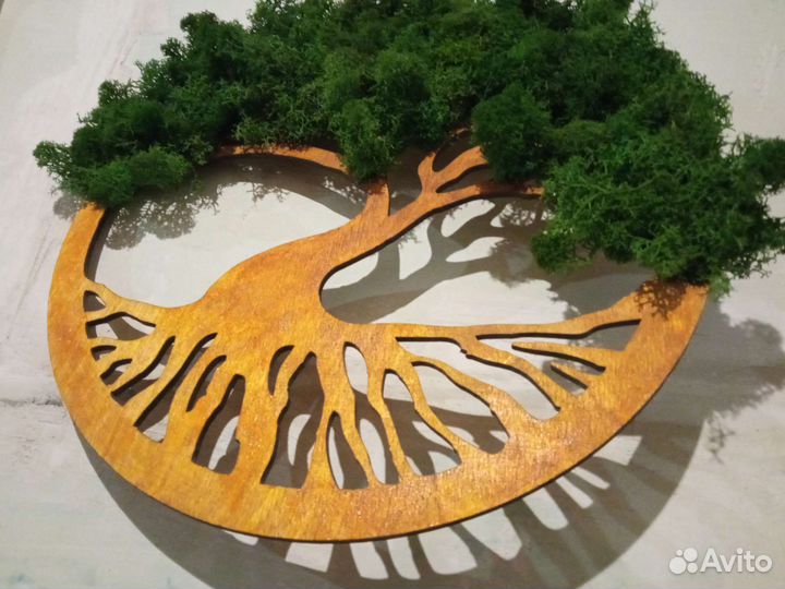 Настенное панно из дерева со мхом