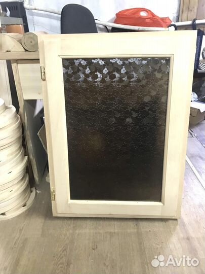 Деревянное окно для бани и сауны