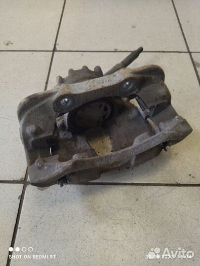 Суппорт тормозной передний правый Peugeot 308