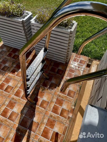 Лестница стальная для бассейна