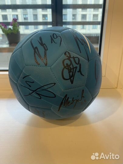 Футбольный мяч с автографами