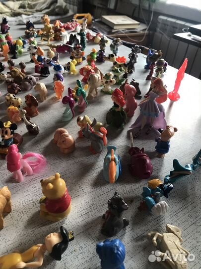 Маленькие машинки и маленькие игрушки