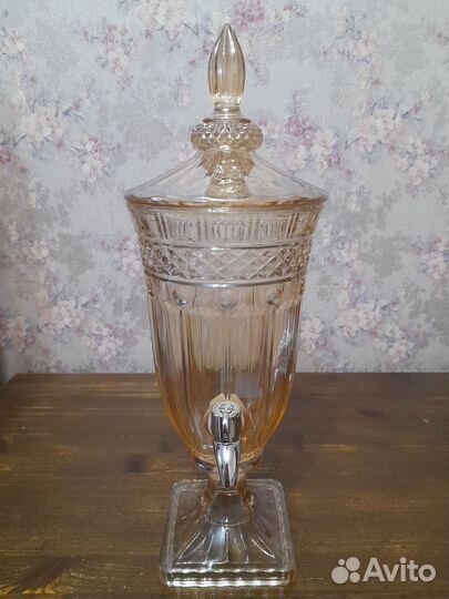 Кувшин с краником 1,8 л. 