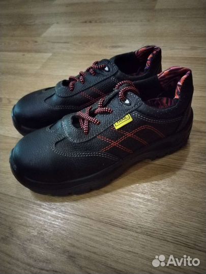 Кроссовки женские 37 размер