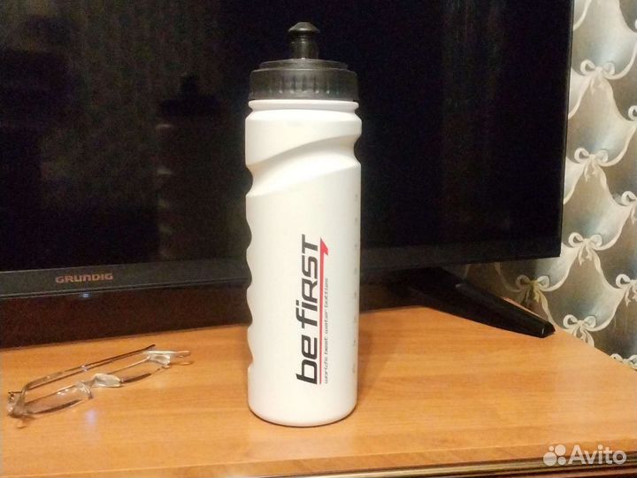 Бутылка для воды. спортивная