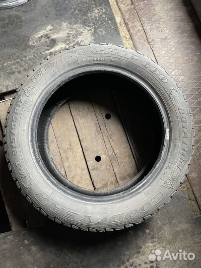 Goodyear Ultragrip 600 215/55 R17 98T