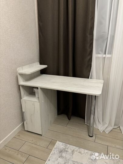 Столик для маникюра