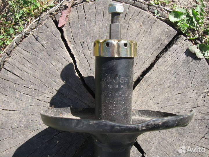 Стойка амортизатора