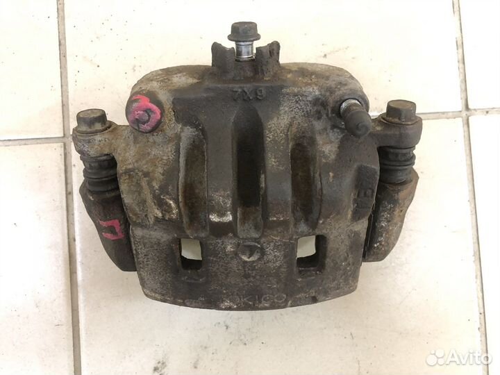 Суппорт правый передний Subaru Forester 2 SG