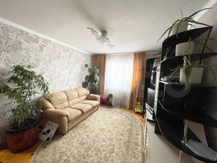 4-к. квартира, 82 м², 8/9 эт.