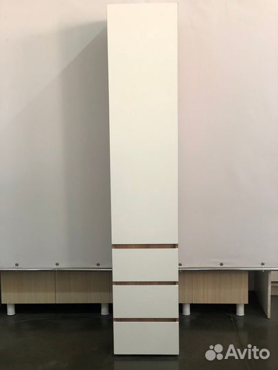 Шкаф пенал с полками