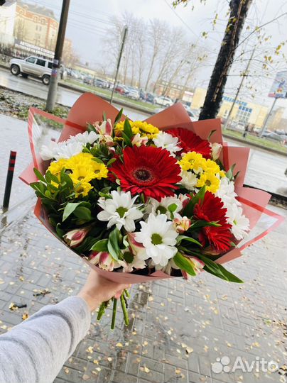 Хризантема, роза, альстромерия, гипсофила