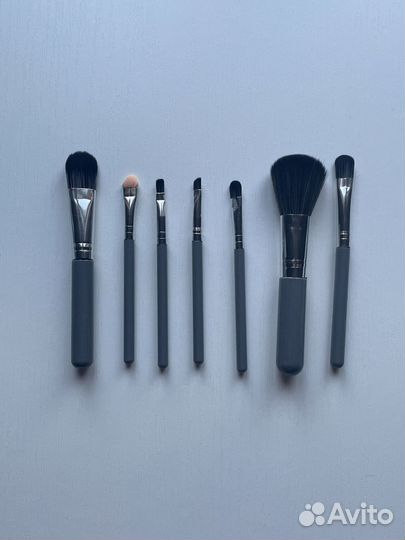 Кисти для макияжа в кейсе