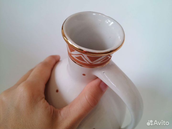 Винтажный кувшин