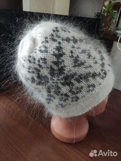 Шапка женская из козьего пуха