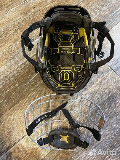 Хоккейный шлем