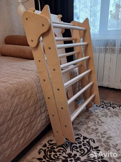 Лесенка и горка-скалодром для малышей