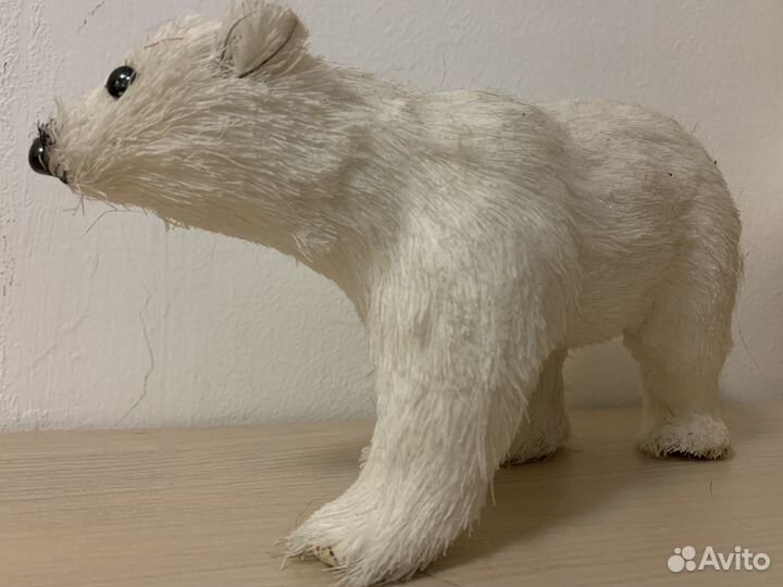 Фигурка белый медведь