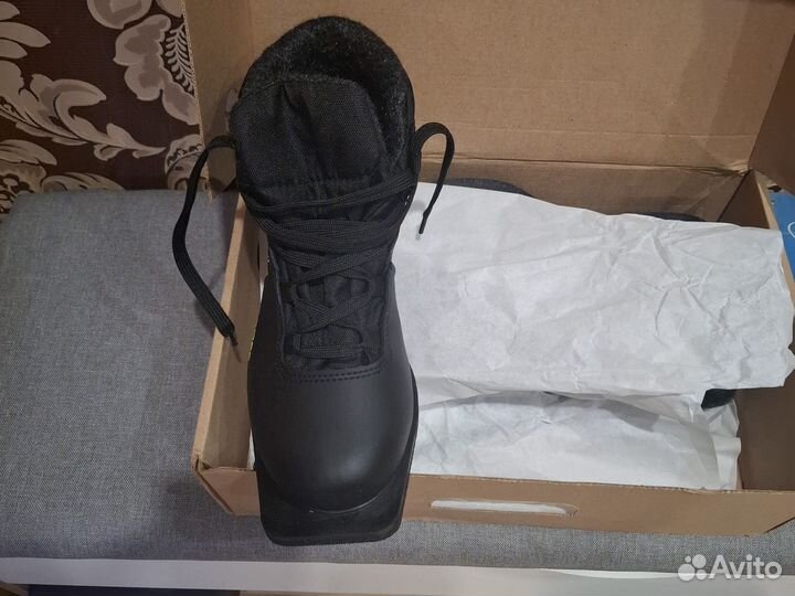 Ботинки лыжные N75