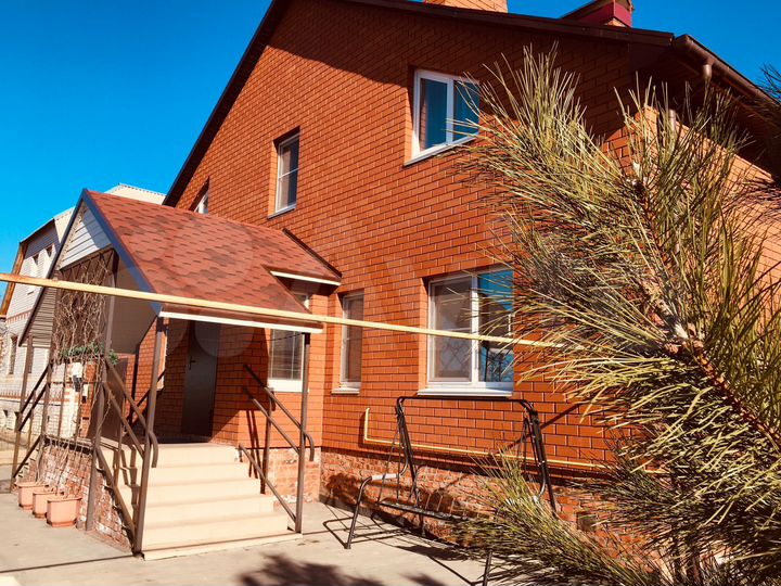 Коттедж 200 м² на участке 14 сот.