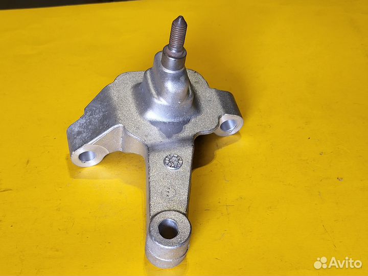 Опора (кронштейн) коробки передач Renault Duster