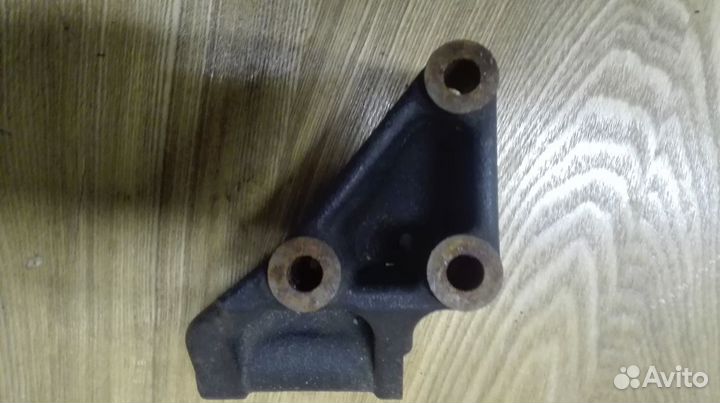 Крепление генератора Isuzu ELF