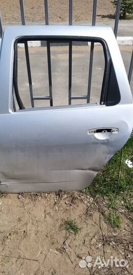 Дверь задняя левая renault duster