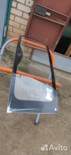 Стекло заднее Шкода Етти skoda Yeti с 2009 года