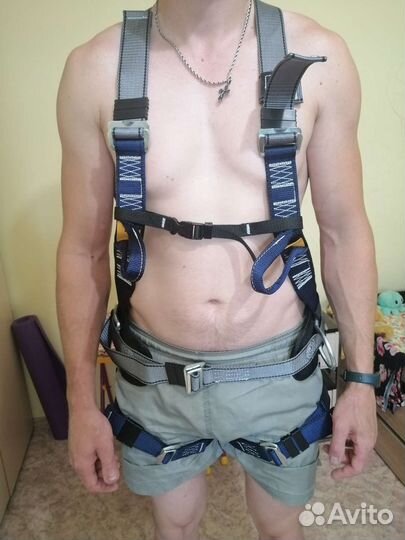 Страховочная привязь