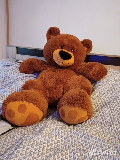Большой плюшевый мишка