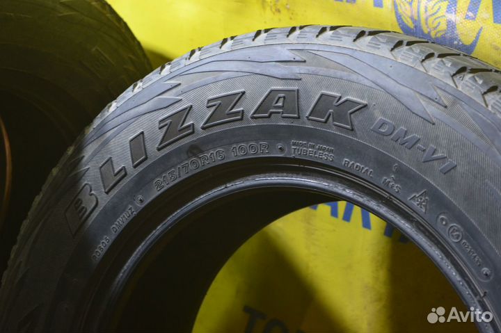 Bridgestone Blizzak DM-V1 215/70 R16